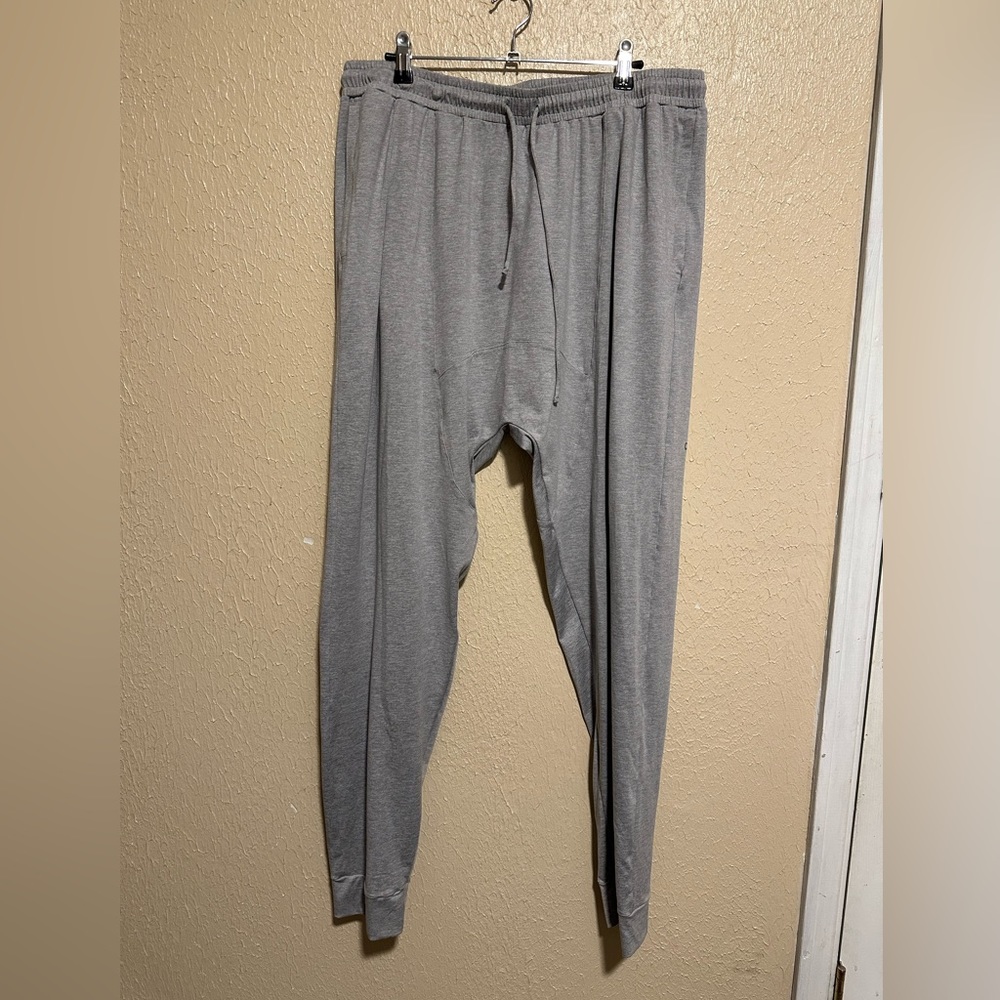 Alo‎ Conquer Revitalize Joggers Size XL